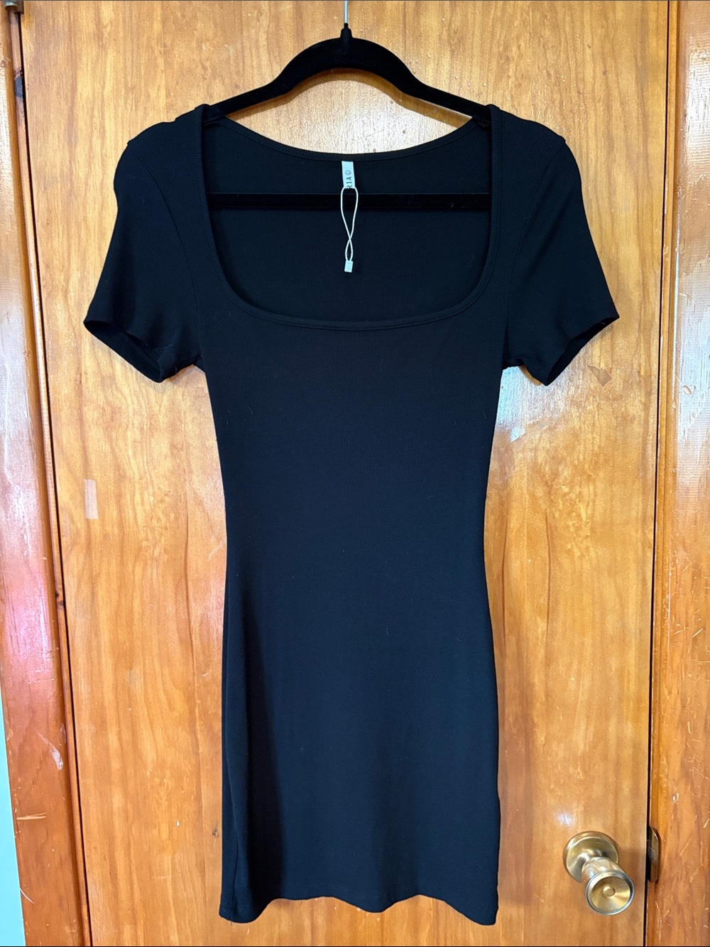 NWOT - ReoRia Black Scoop Neck Short Sleeve Midi Dress - Size L